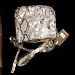 NEW! REVERSIBLE POCKETBOOK